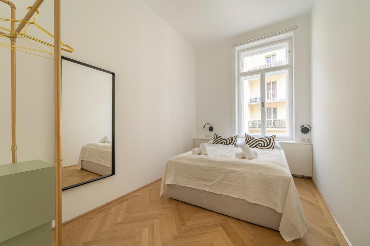 Josef's I Deluxe In Ideal Location Apartment *